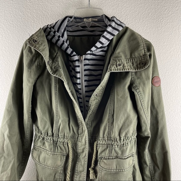 Women’s Roxy Green Hooded Jacket Size XS! - Picture 4 of 6